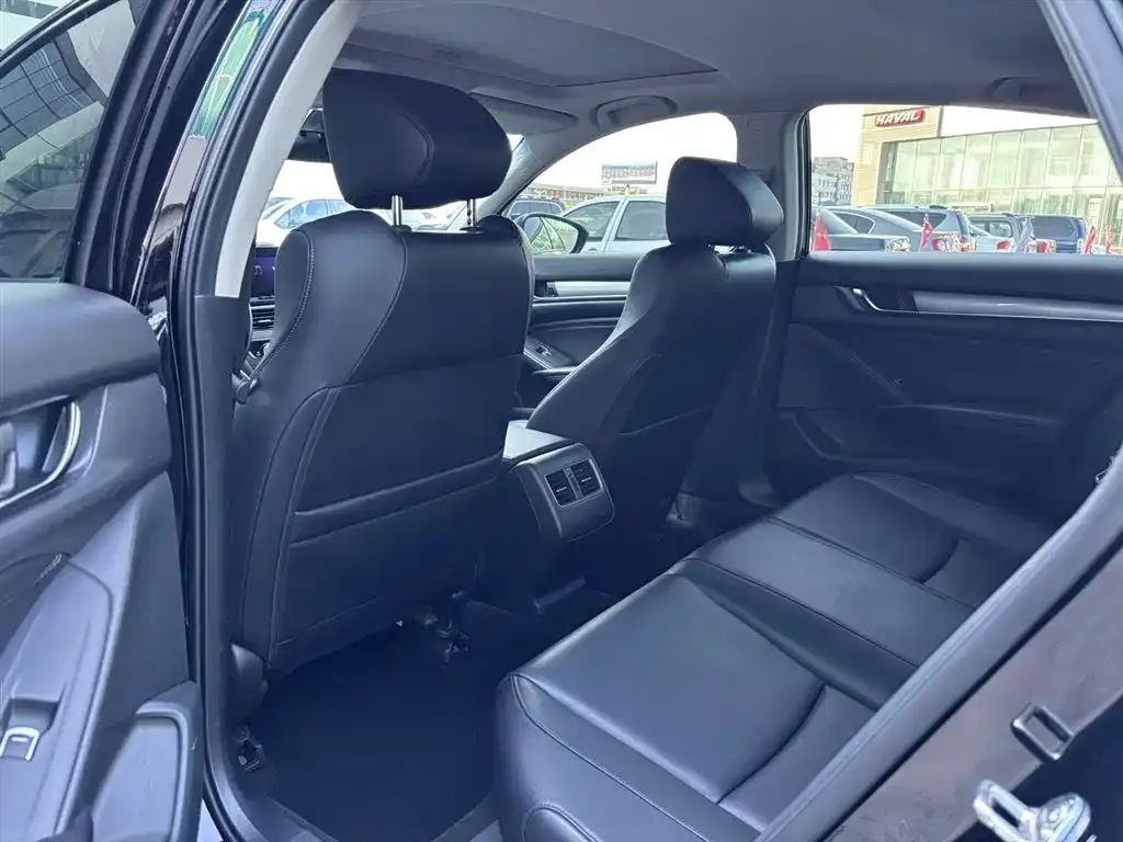 Honda Accord — фото 10