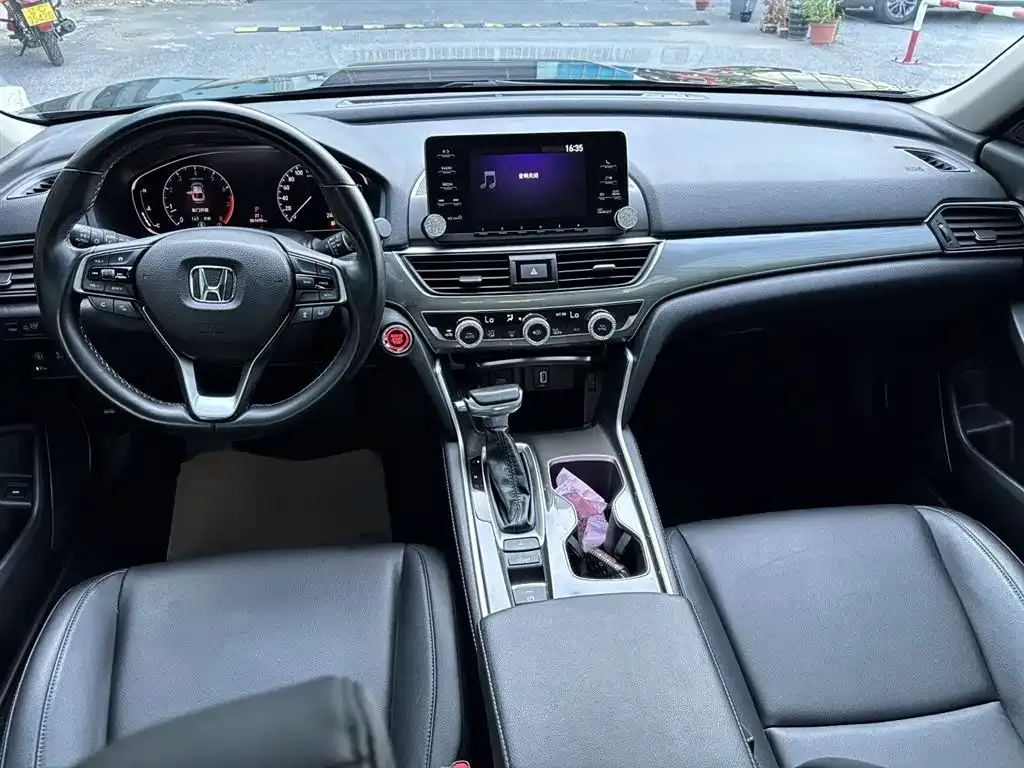 Honda Accord — фото 8