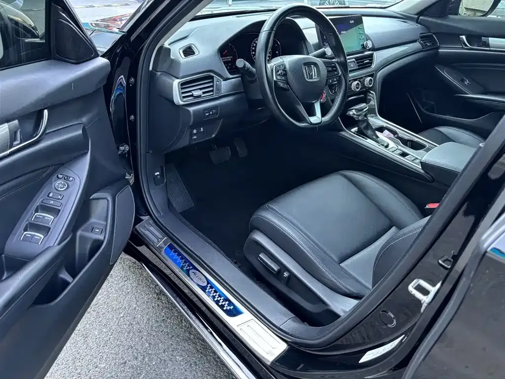 Honda Accord — фото 9