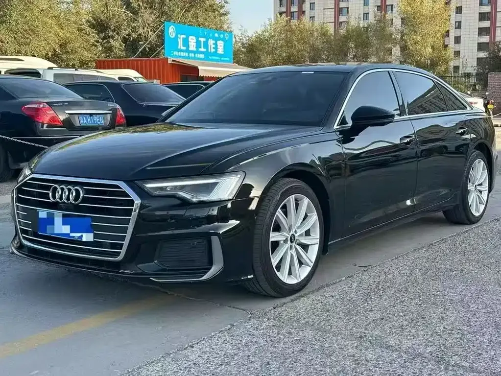 Audi A6L — фото 1
