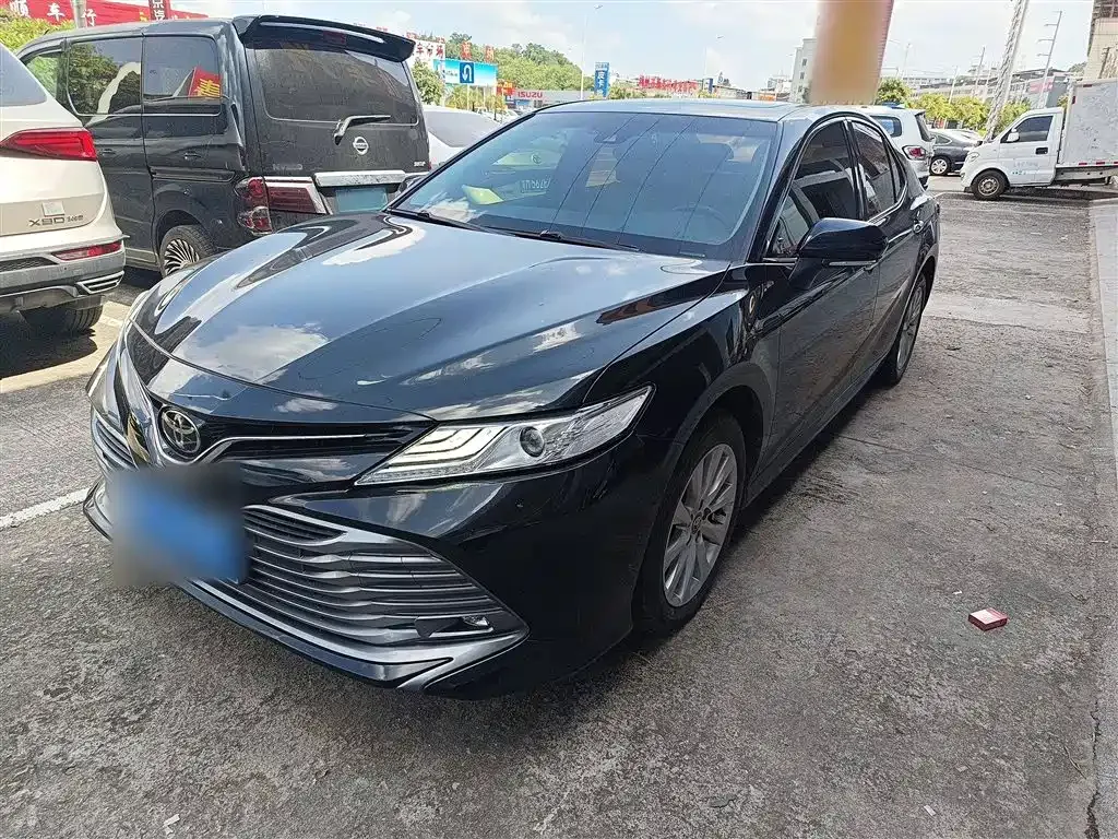 Toyota Camry — фото 2