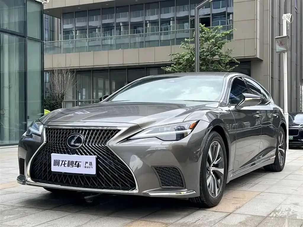 Lexus LS — фото 1