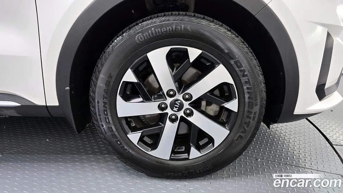Kia Sorento — фото 5