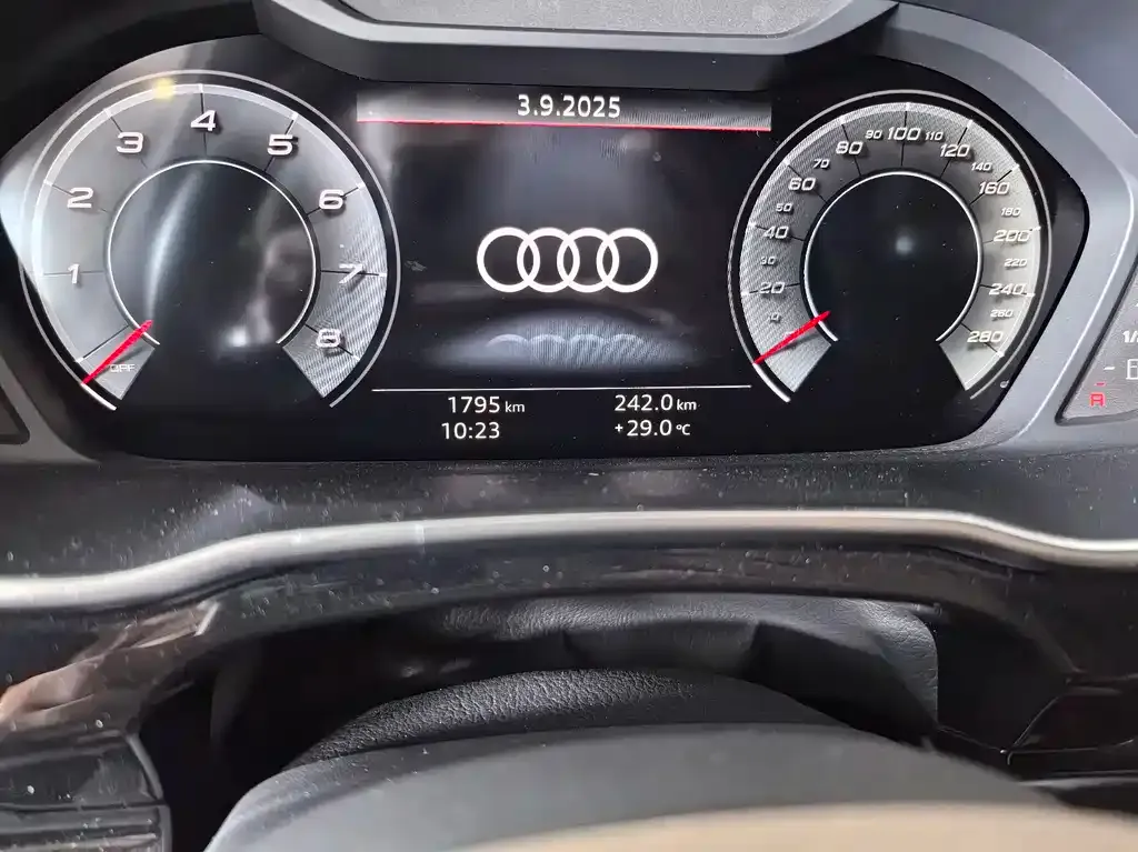 Audi Q3 — фото 10