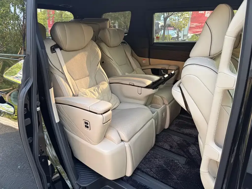 Toyota Vellfire 2025 из CN, фото 8