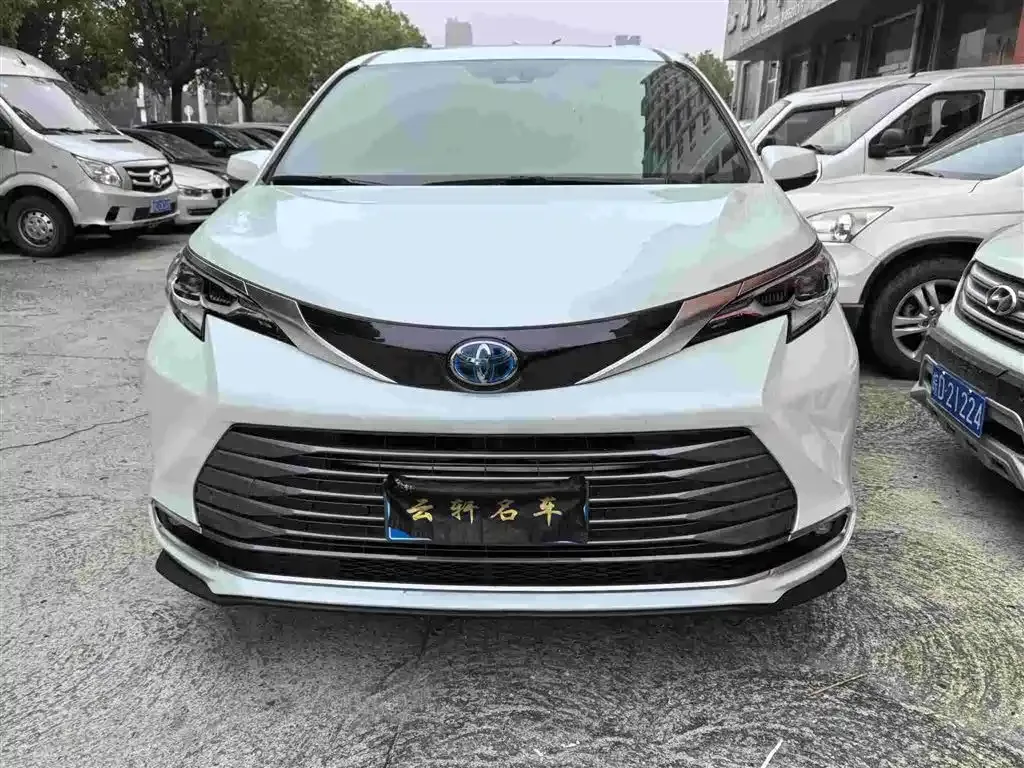 Toyota Sienna 2022 из CN, фото 2