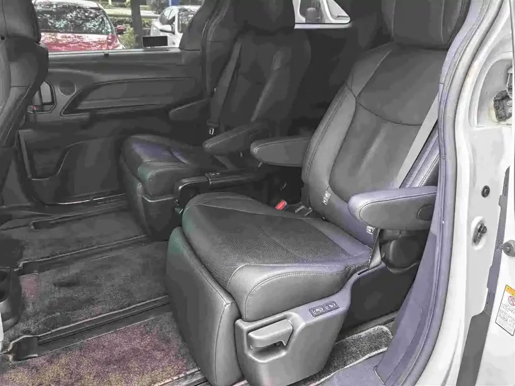 Toyota Sienna 2022 из CN, фото 6