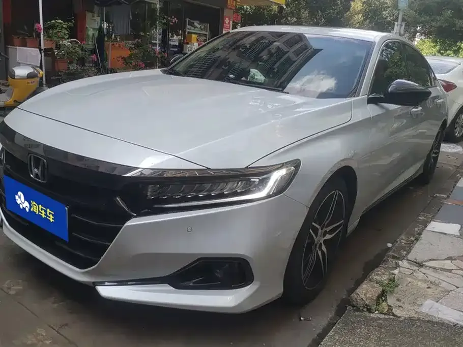Honda Accord — фото 1