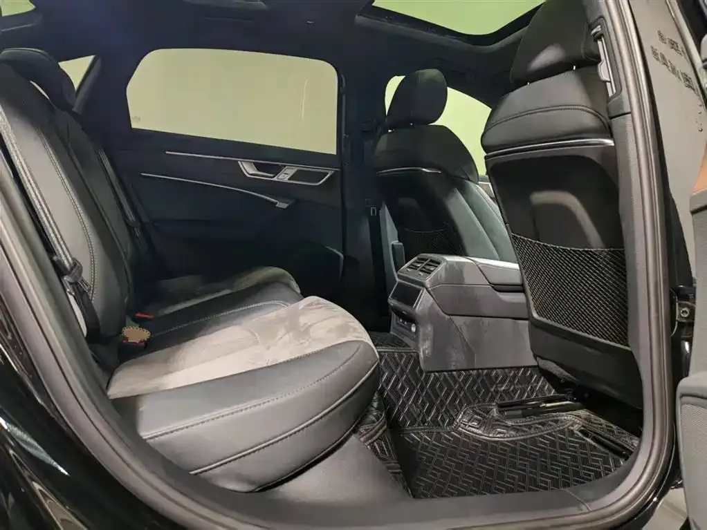 Audi A6L 2023 из CN, фото 6