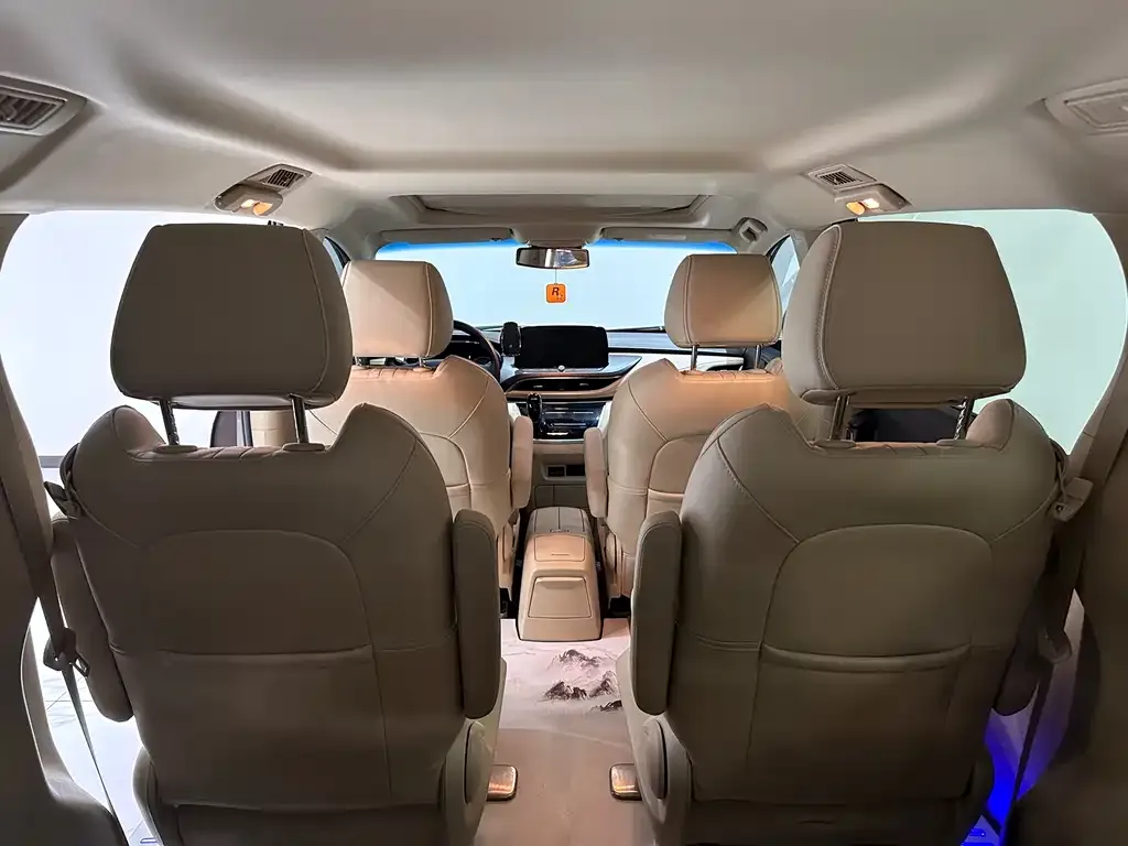 Buick GL8 2023 из CN, фото 10
