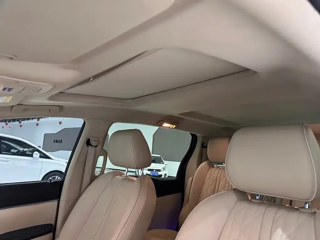 Buick GL8 2023 из CN, фото 9