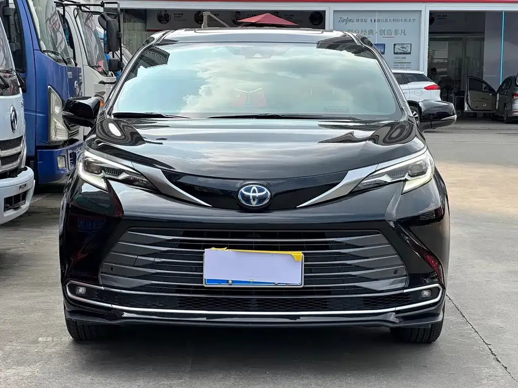 Toyota Sienna 2022 из CN, фото 2