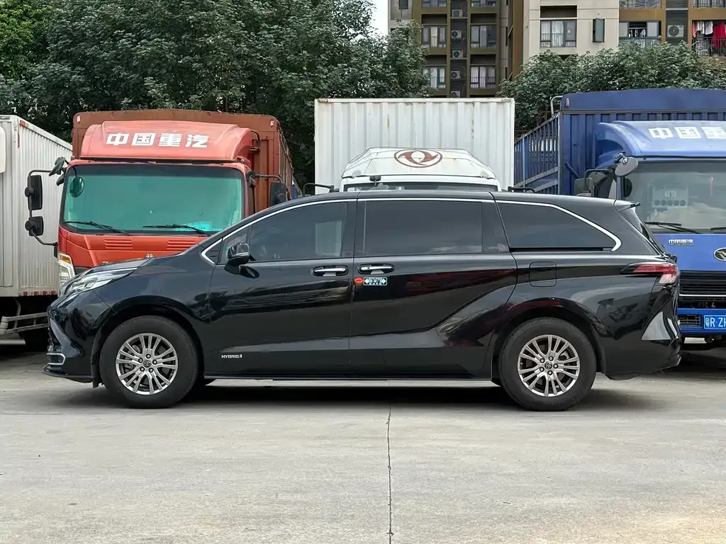Toyota Sienna 2022 из CN, фото 3