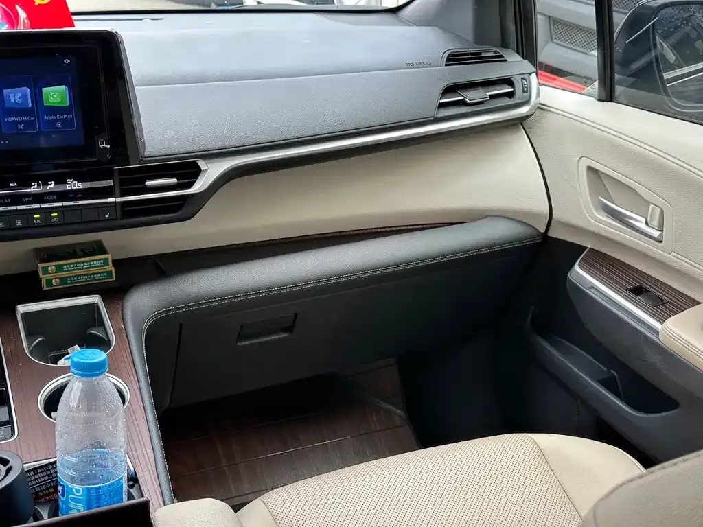 Toyota Sienna 2022 из CN, фото 8