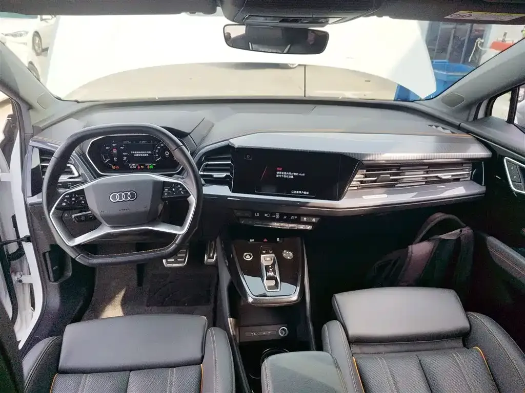 Audi Q4 e-tron — фото 10
