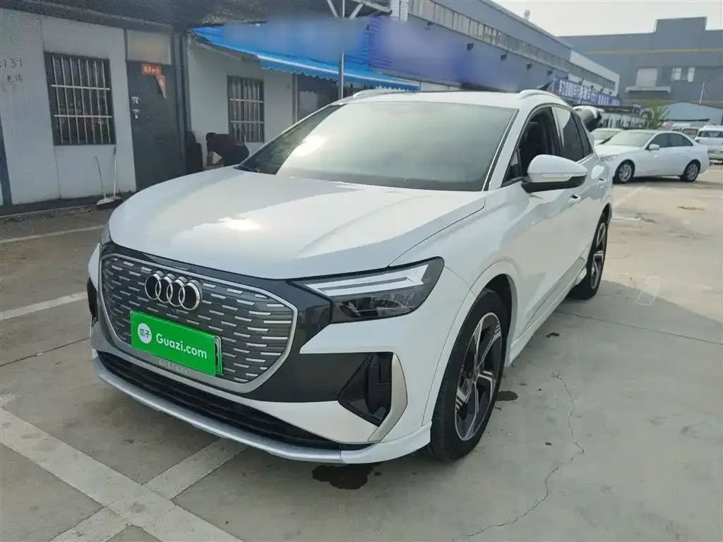 Audi Q4 e-tron — фото 2