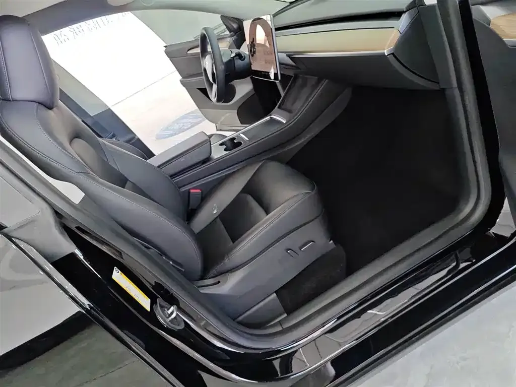 Tesla Model Y — фото 5