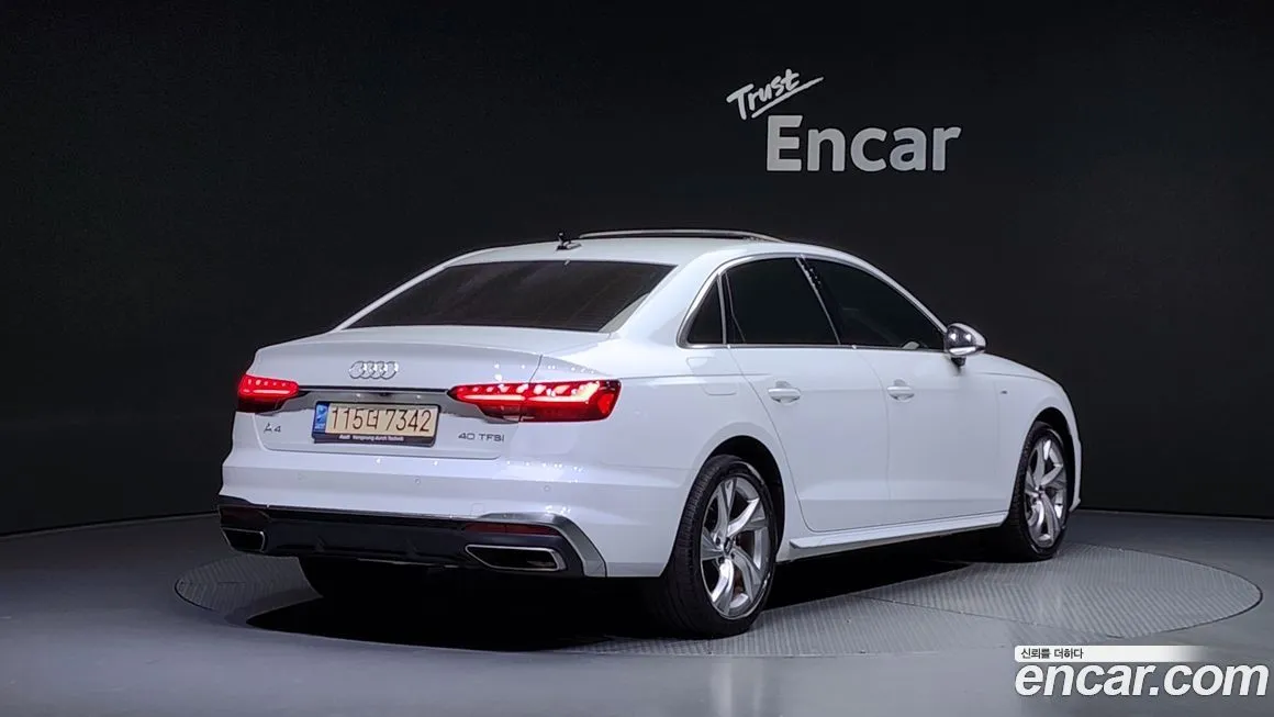 Audi A4 — фото 2