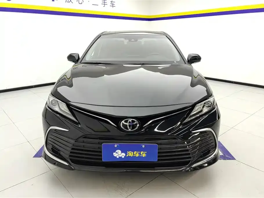 Toyota Camry — фото 2