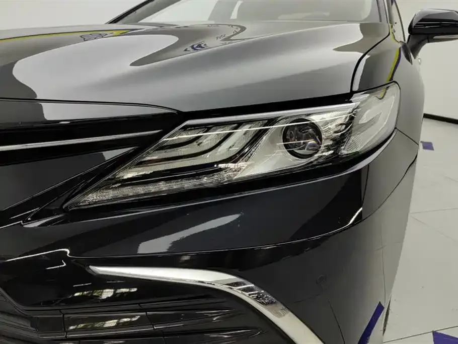 Toyota Camry — фото 5