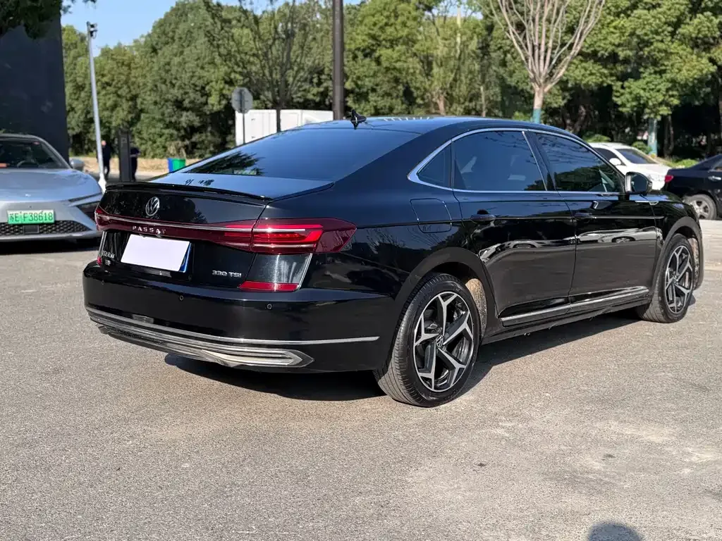 Volkswagen Passat — фото 7