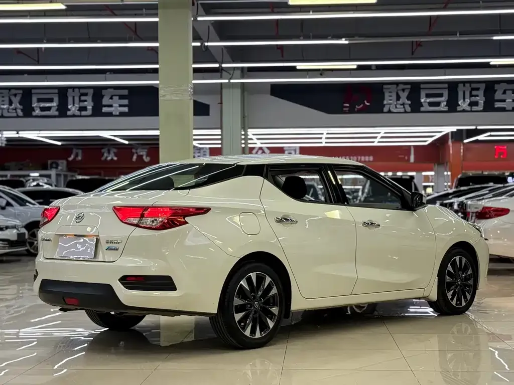 Nissan Bluebird 2022 из CN, фото 2