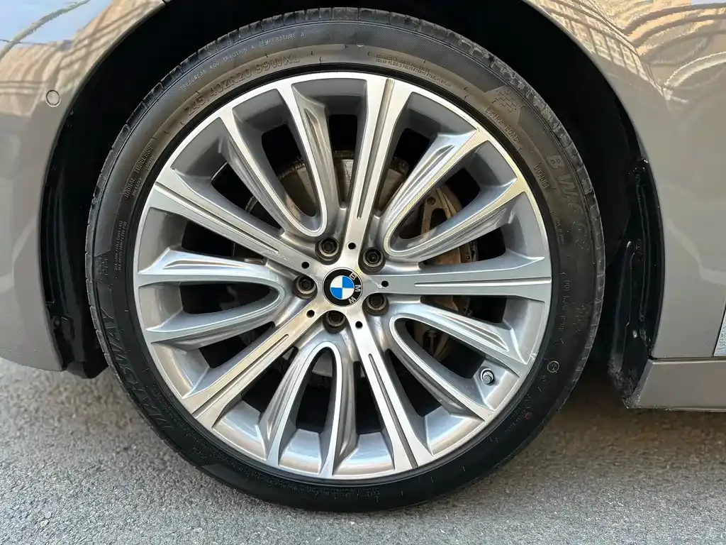 BMW 7 Series — фото 10