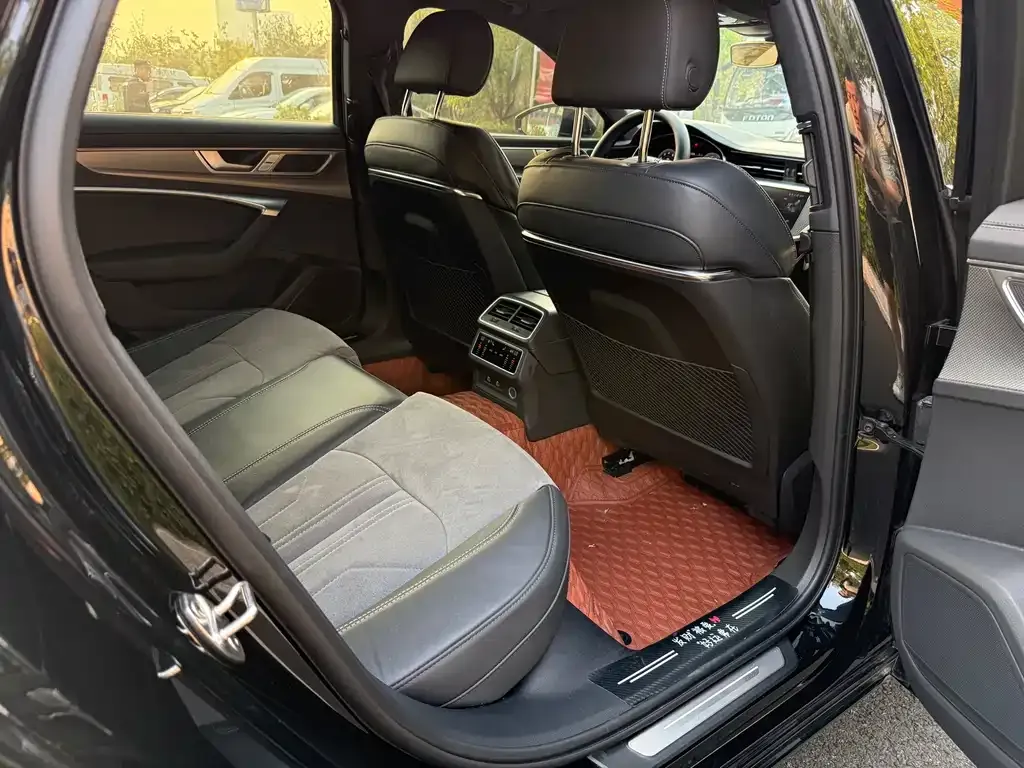 Audi A6L 2024 из CN, фото 8