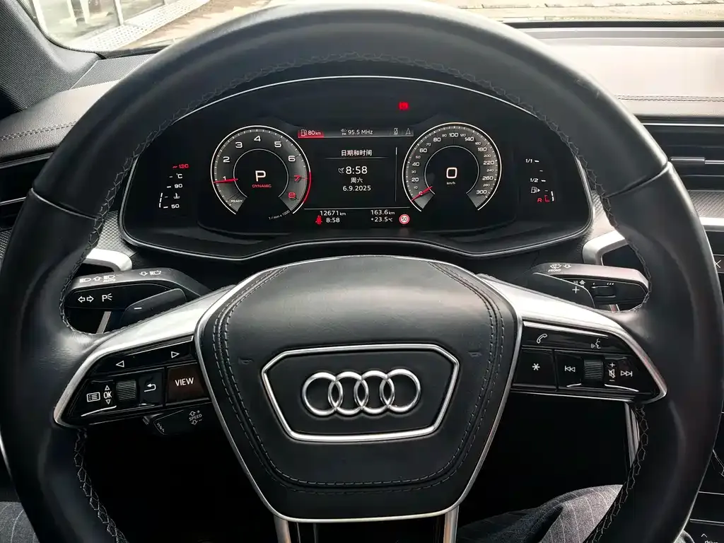 Audi A6L — фото 10