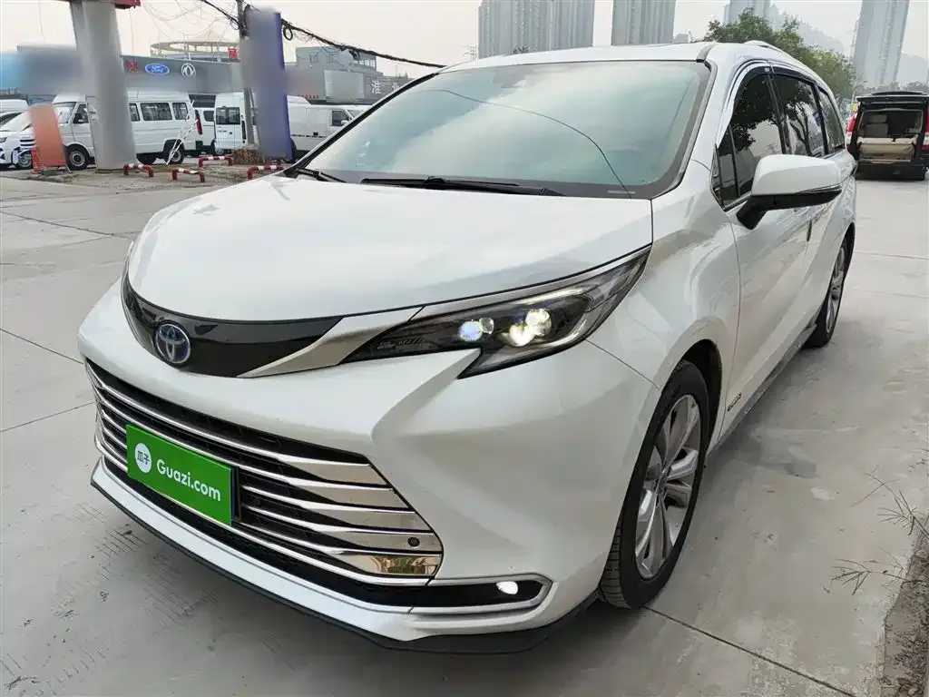 Toyota Sienna 2022 из CN, фото 2