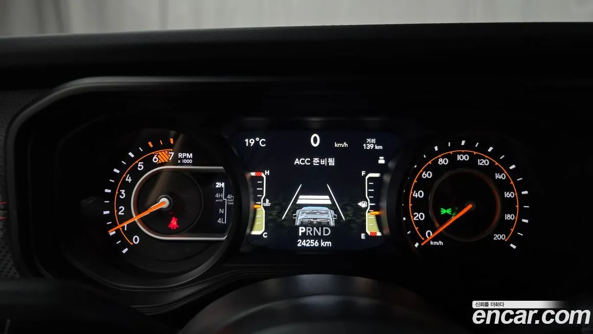 Jeep Wrangler 2024 из KR, фото 8