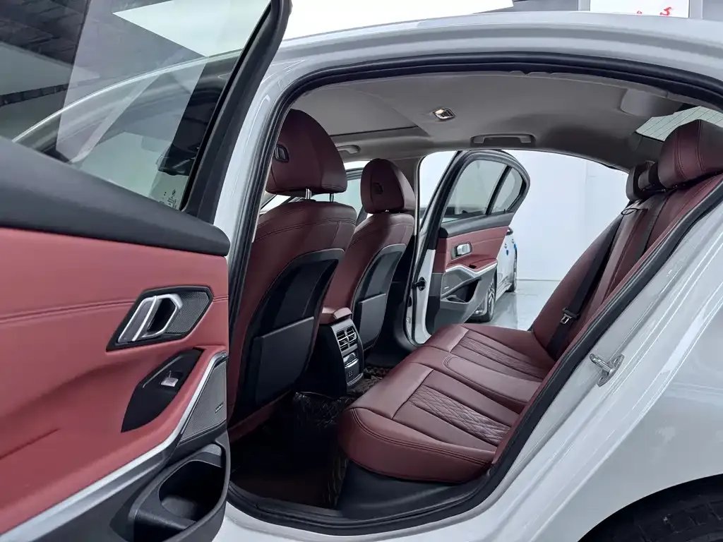 BMW 3 Series 2021 из CN, фото 7