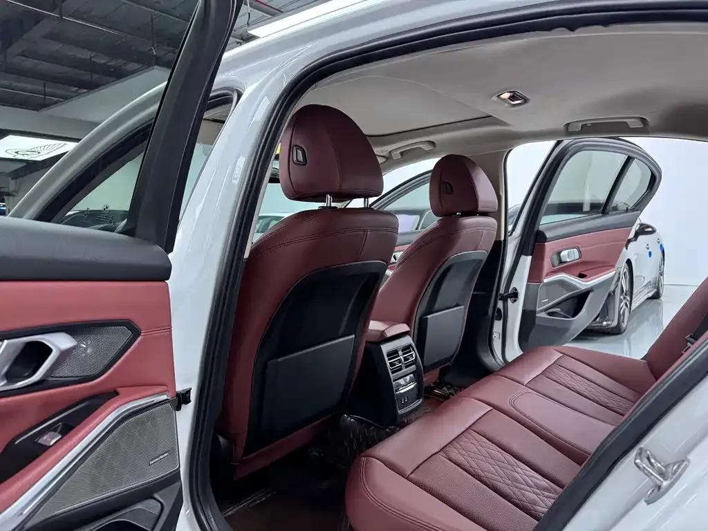 BMW 3 Series 2021 из CN, фото 8