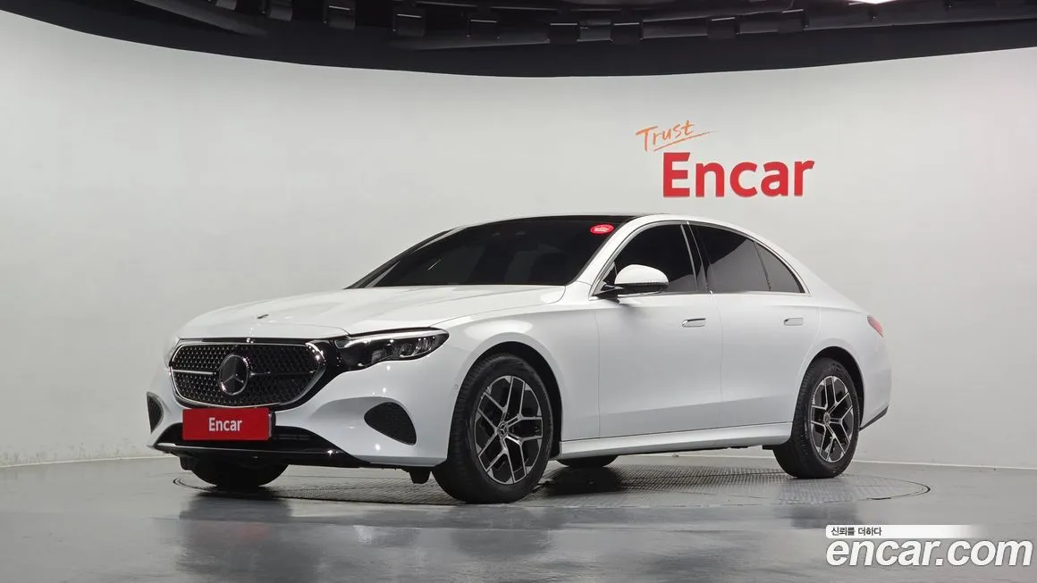Mercedes-Benz E-Class — фото 1