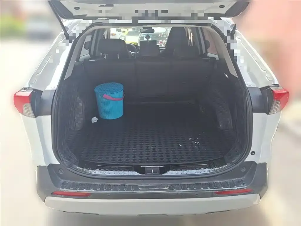 Toyota RAV4 — фото 10