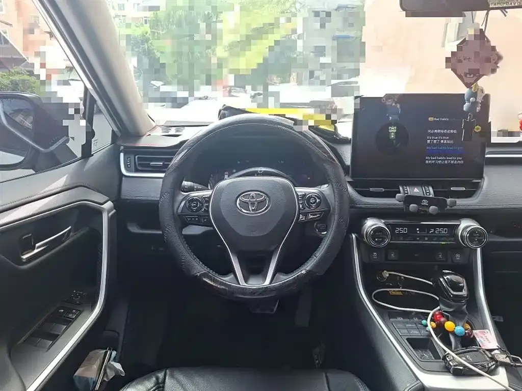 Toyota RAV4 — фото 3