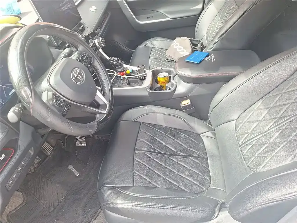 Toyota RAV4 — фото 8