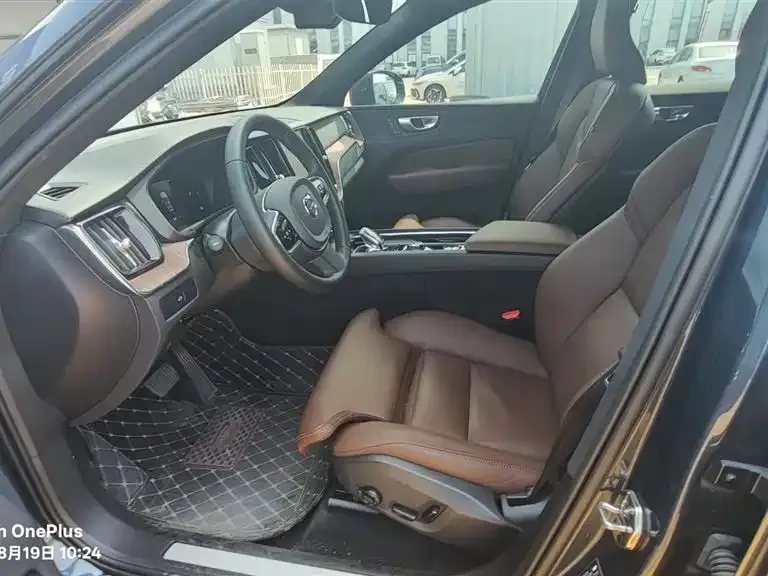 Volvo XC60 2023 из CN, фото 7