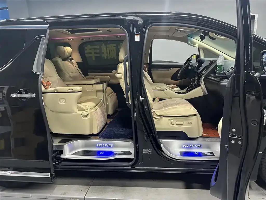 Toyota Vellfire 2021 из CN, фото 5