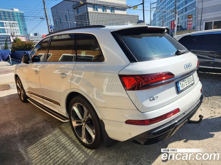 Audi Q7 2023 из KR, фото 2