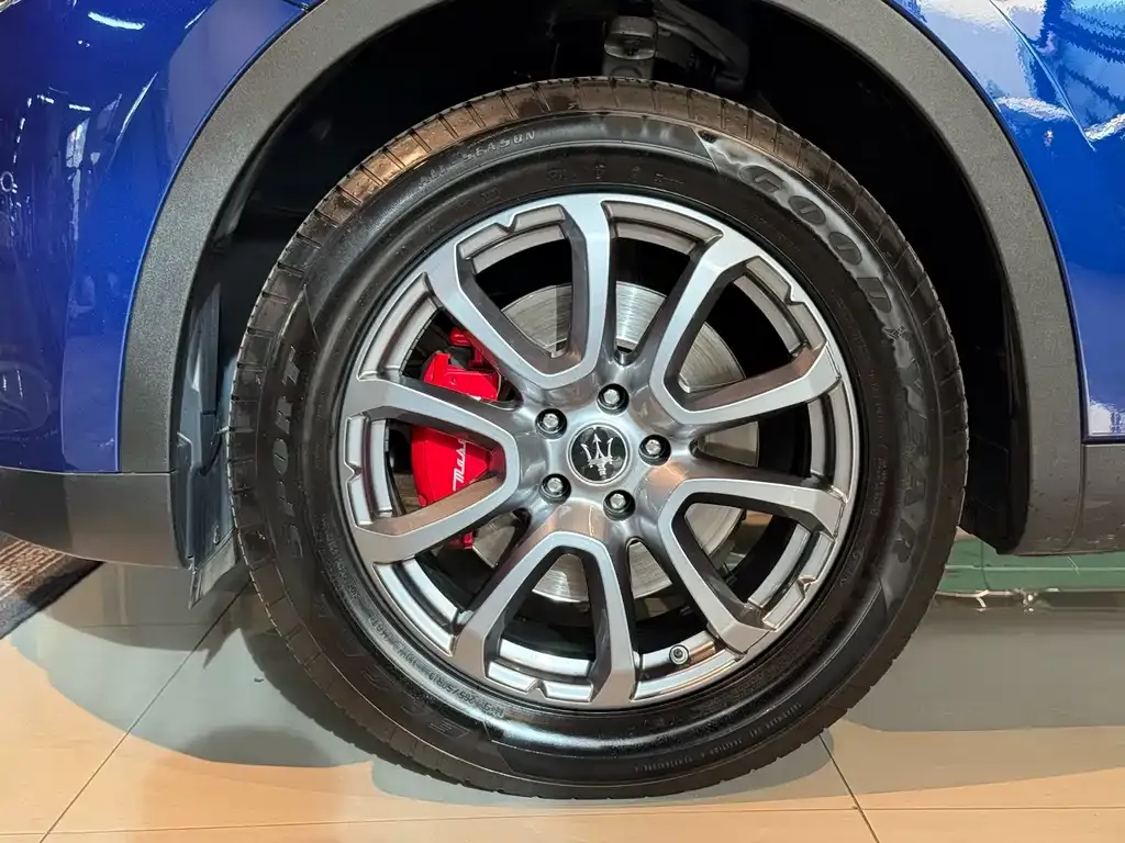 Maserati Levante — фото 5