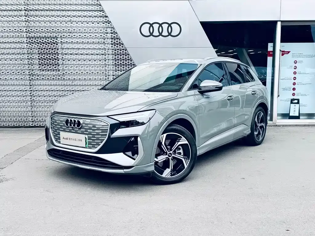 Audi Q4 e-tron — фото 1