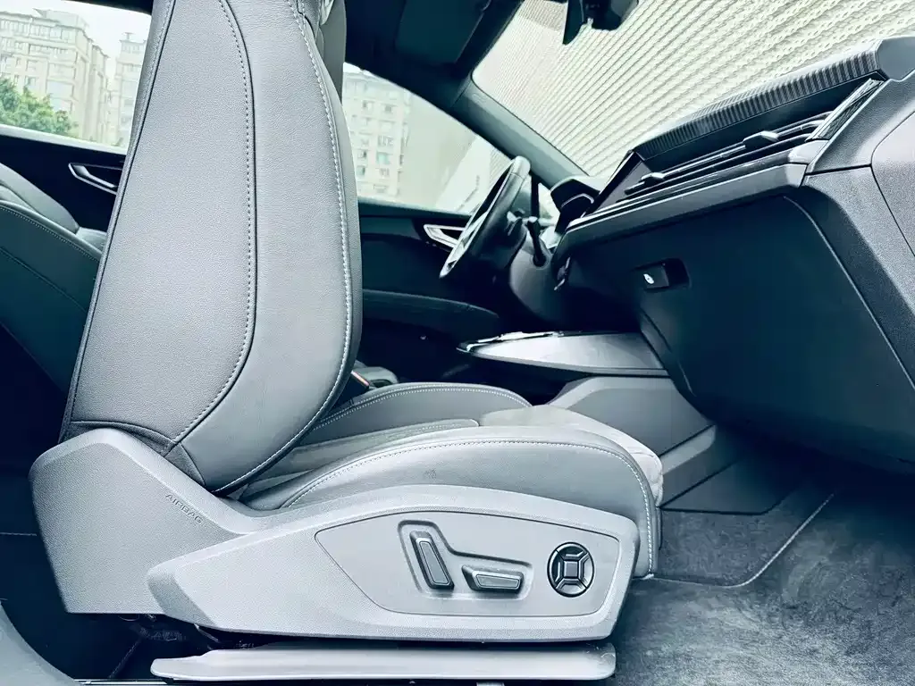 Audi Q4 e-tron — фото 10