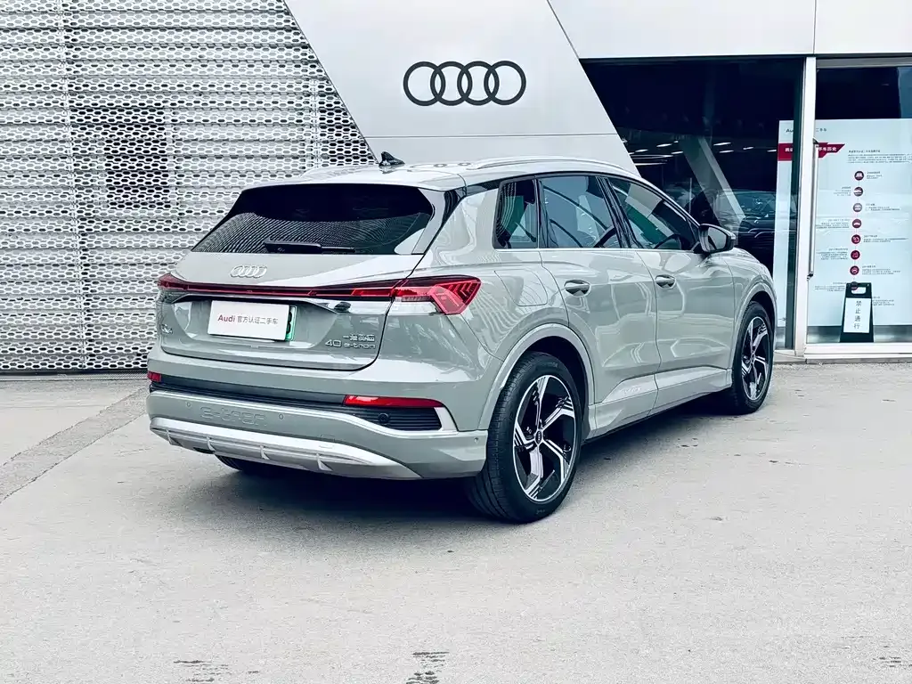 Audi Q4 e-tron — фото 2