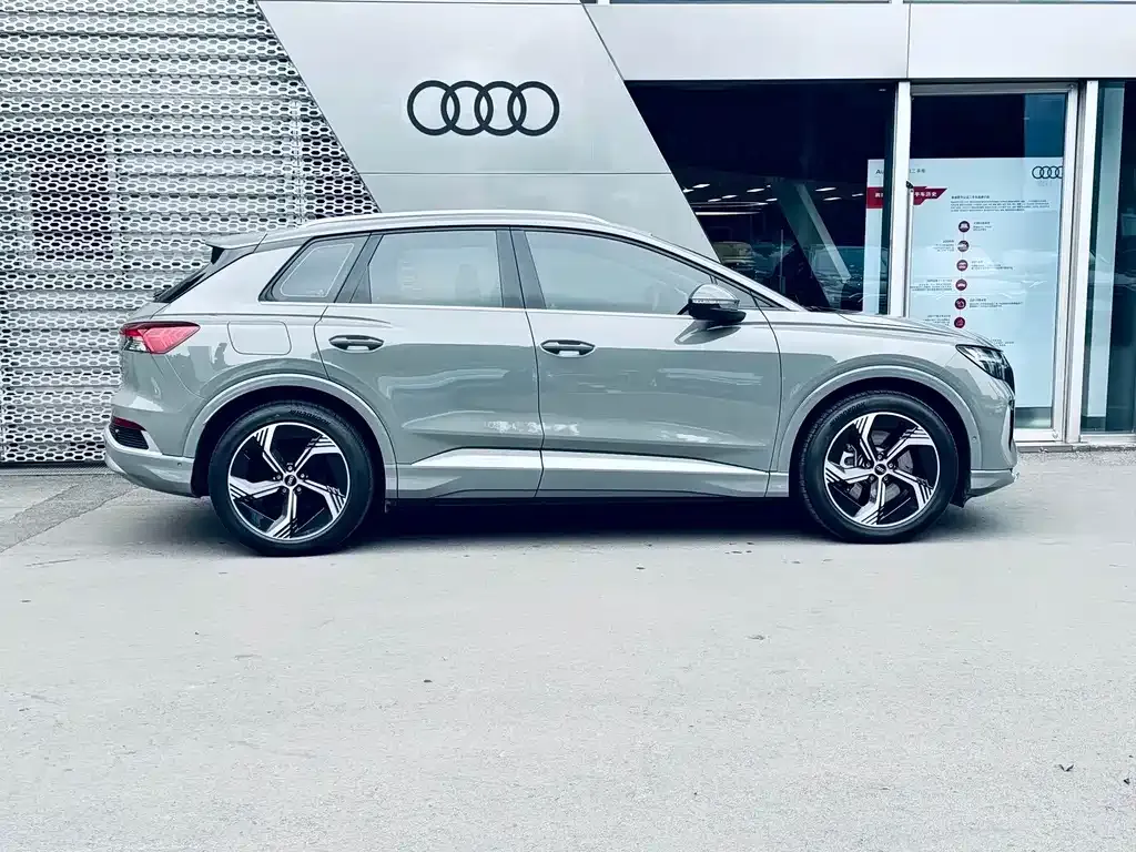 Audi Q4 e-tron — фото 5
