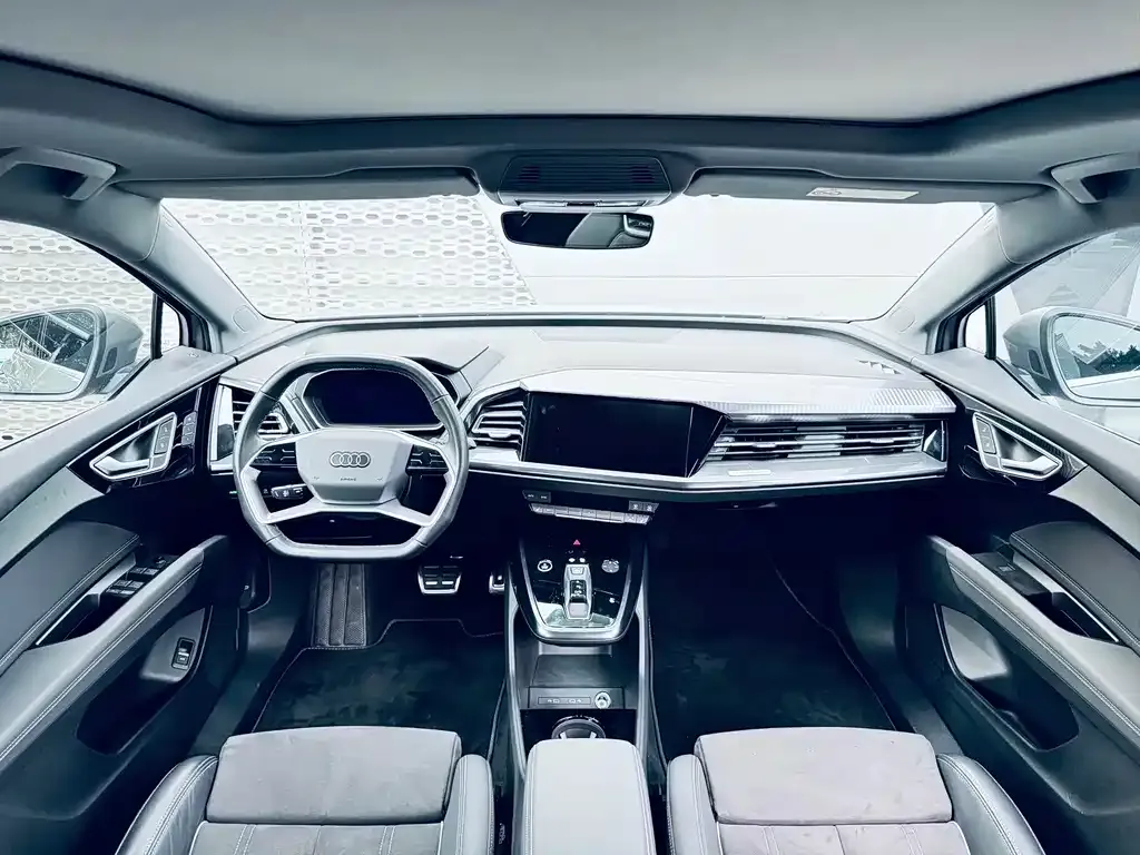 Audi Q4 e-tron — фото 6