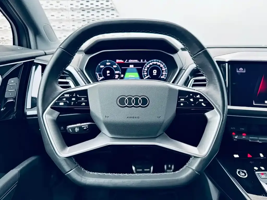 Audi Q4 e-tron — фото 8