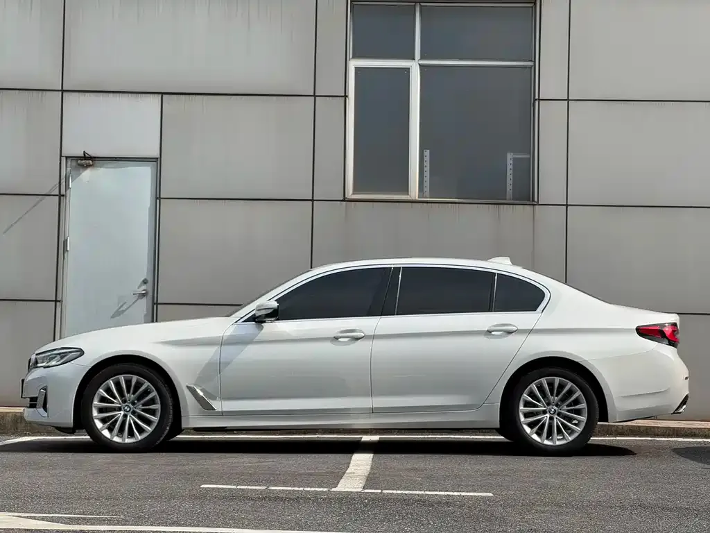 BMW 5 Series — фото 2