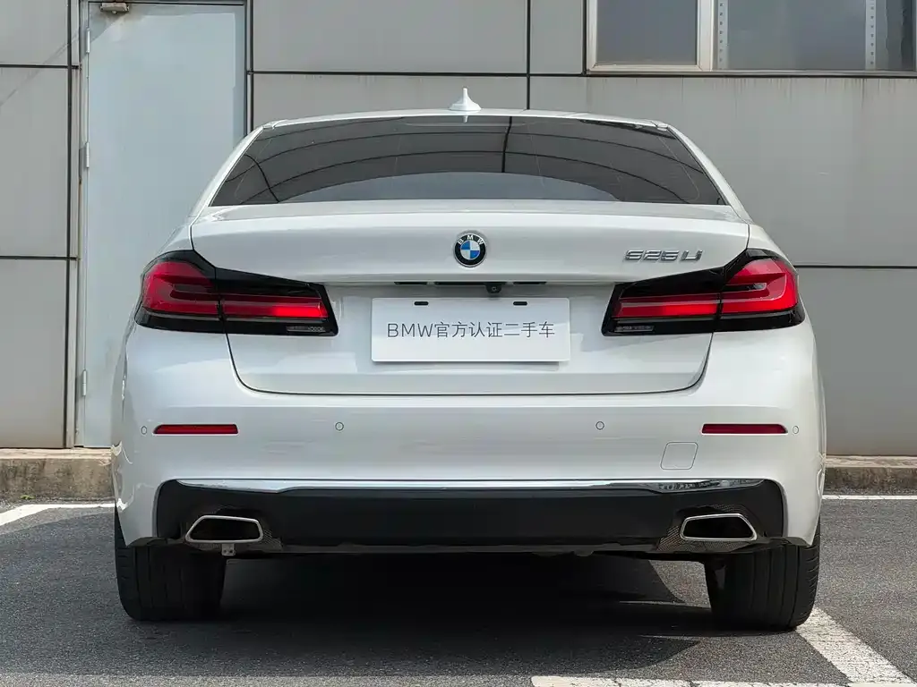 BMW 5 Series — фото 5