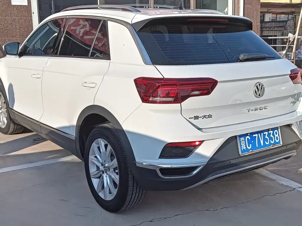 Volkswagen T-Roc — фото 10